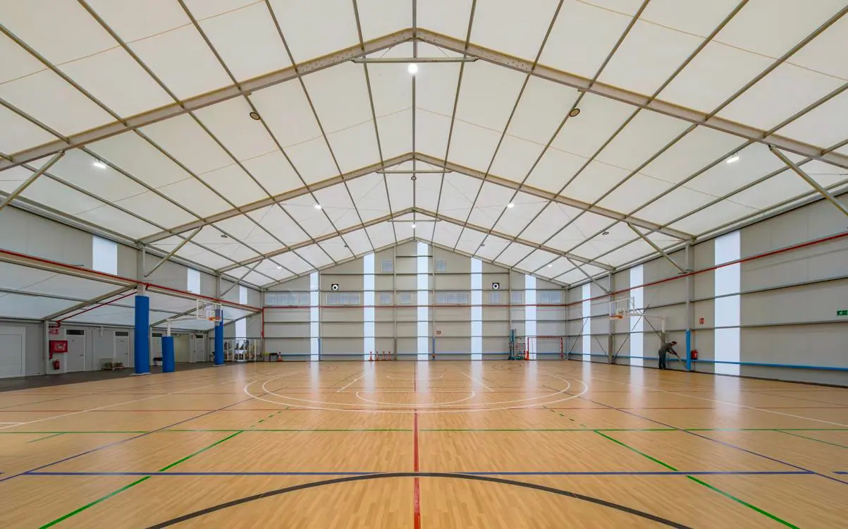 Cubierta deportiva modular para pistas polivalentes y entrenamientos